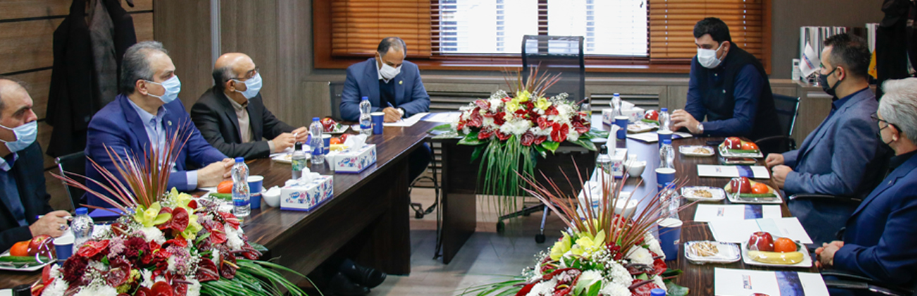 The  visit  of  the  CEO  of  Tejarat  Bank  to  the  industrial group  of  Adopen  plastic  persian (wintech)