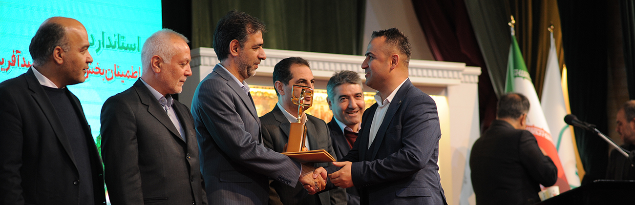 Adopen plastic persian ( wintech) was chosen to receive the statue of the standard Quality sample unit and the National Quality Award of Iran in 1402